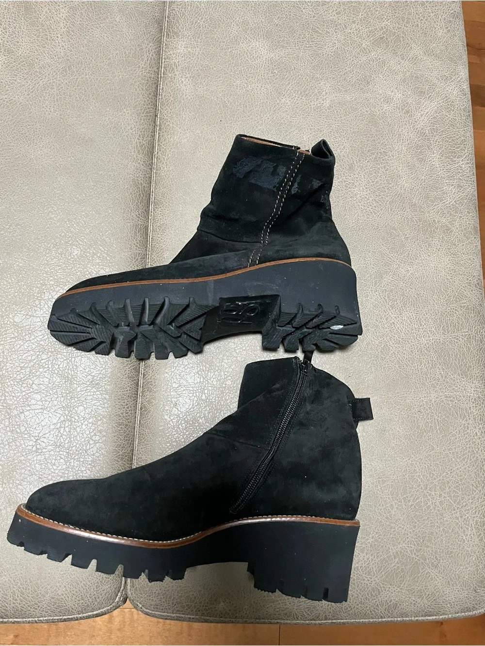 Paul Green Black Suede unisex 5.5 Ankle Boots with Lug Sole